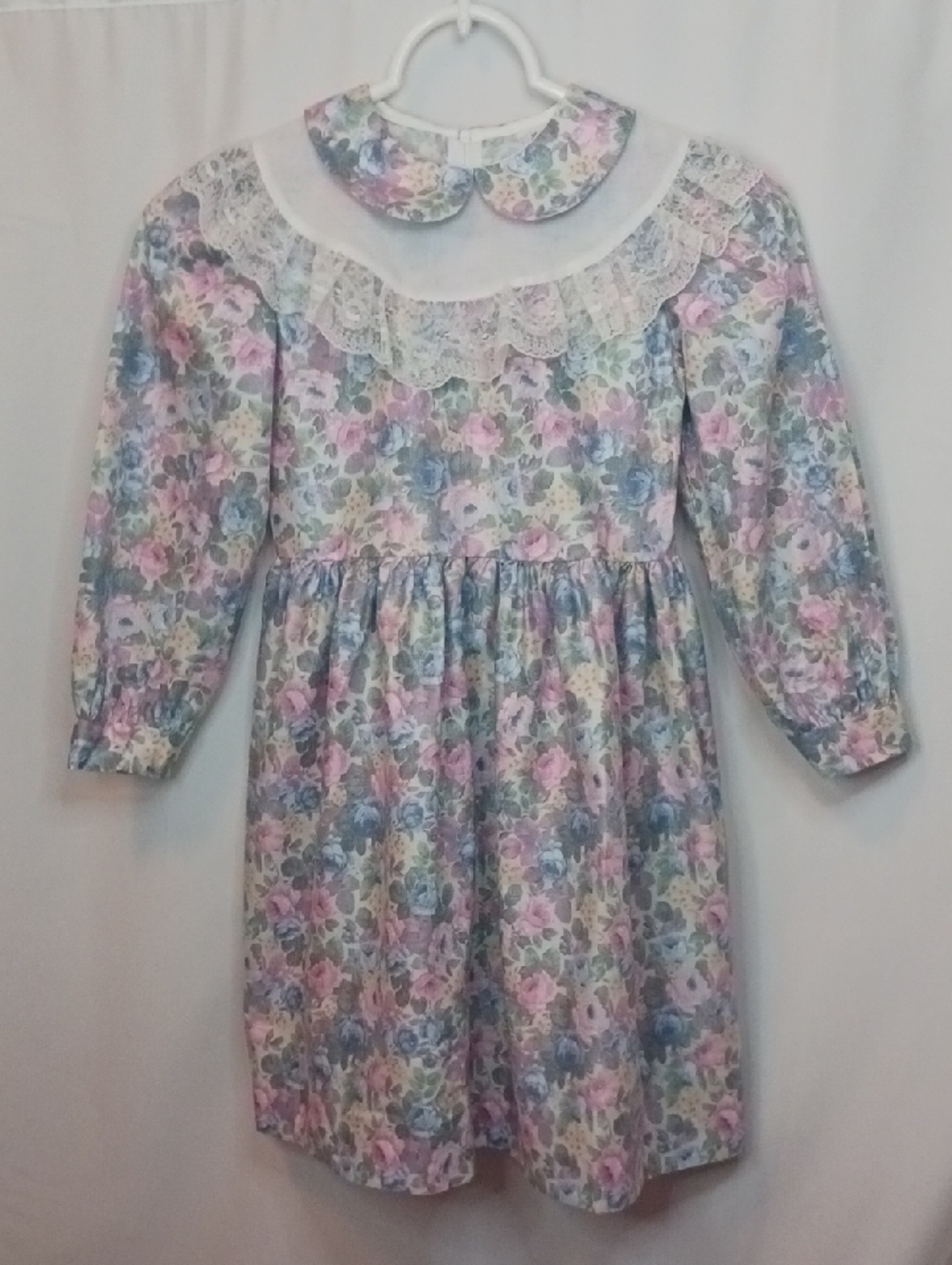 90s Top Of The Class Girls Pastel Floral Peter Pan & Lace Collar Dress.
